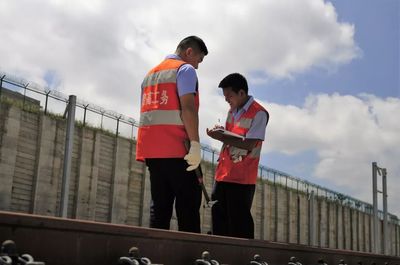 段举办第二届职工职业技能竞赛（铁路线路工）决赛暨技术交流活动